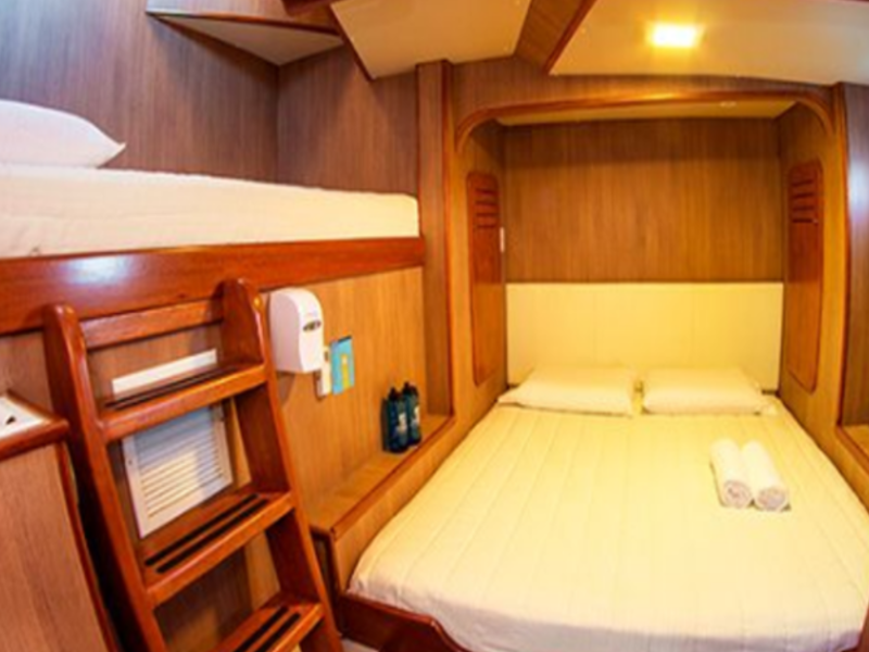  CABIN WITH 1 LOWER DOUBLE BED 